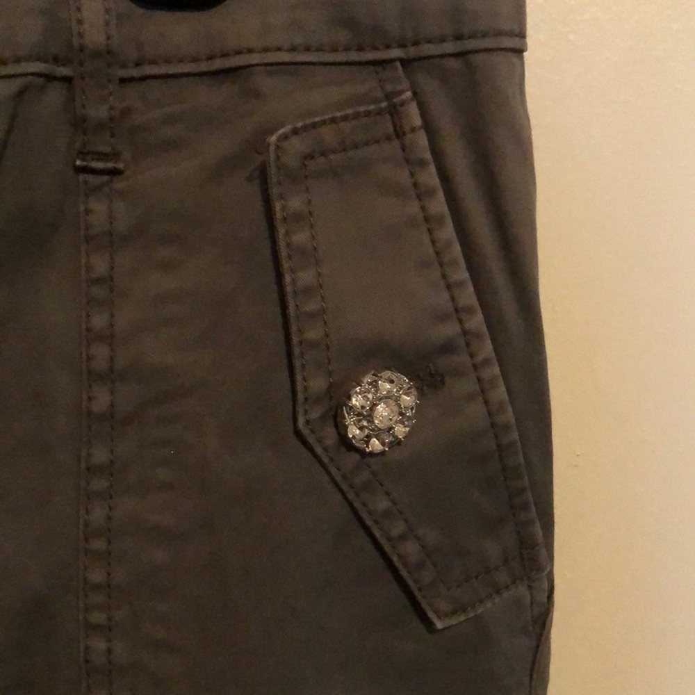 Gorgeous NWT White House Black Market cargo pants with jeweled buttons